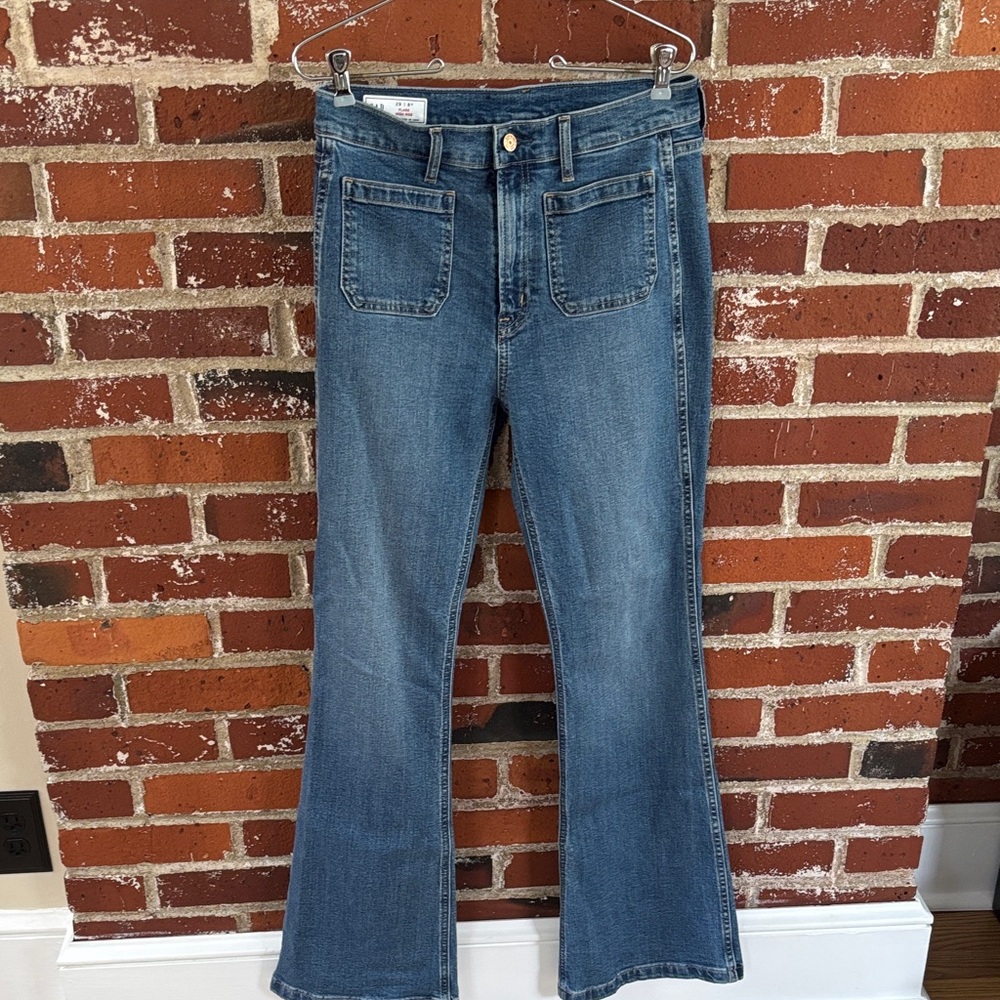 GAP women’s flare jeans - never worn!
